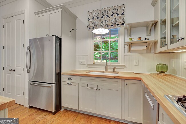 Building Photo - 9043 Selborne Ln