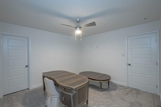 Building Photo - 423 Deer Path Lp