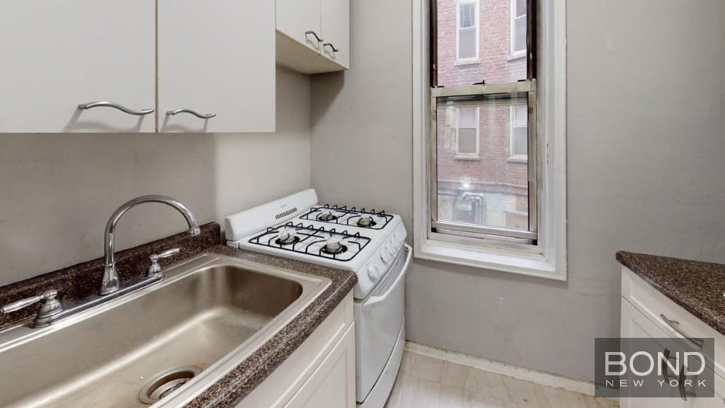 Building Photo - 340 E 58th St