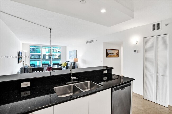 Building Photo - 6917 Collins Ave
