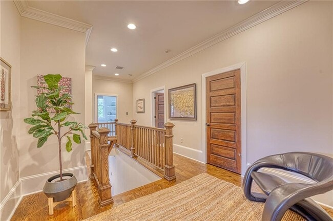 Building Photo - 997 Blue Ridge Ave NE