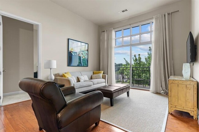 Building Photo - 711 Cosmopolitan Dr NE