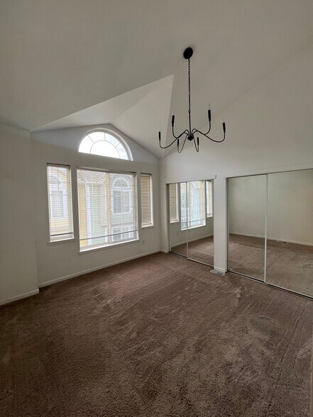 Building Photo - 783 S Locust St