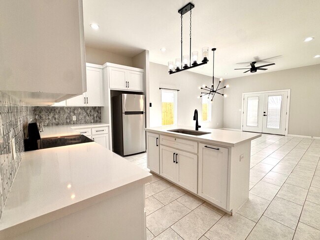 Building Photo - 1426 Los Estribos Dr