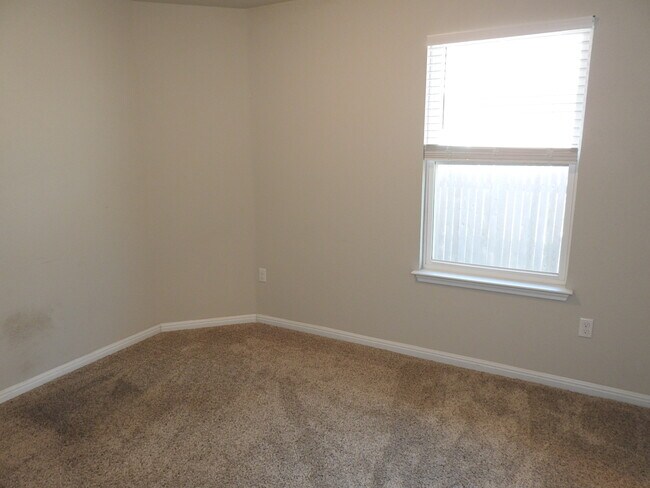 Building Photo - 621 Callahan Ln