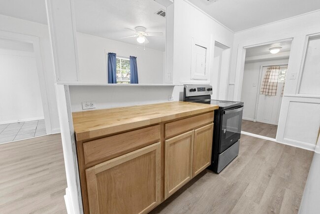 Building Photo - 324 Dixie St