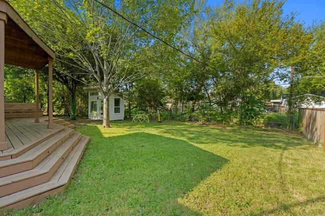 Building Photo - 5512 Delwood Dr