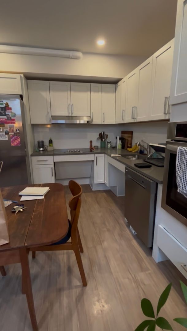 Building Photo - Renovated ground level