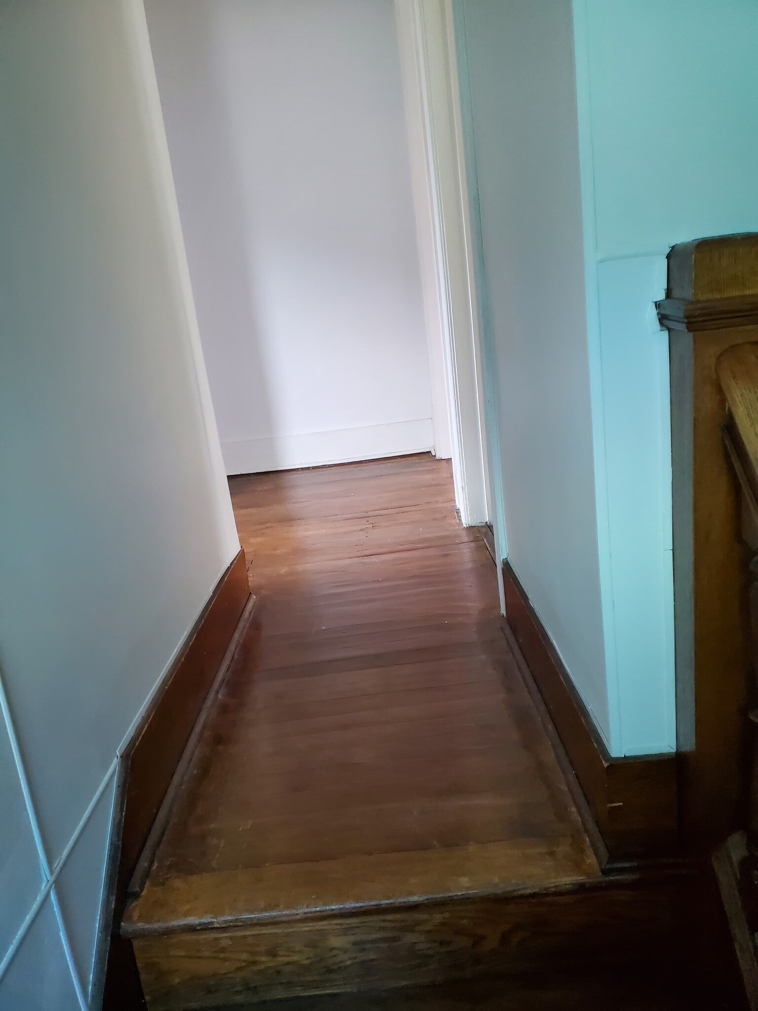 2nd floor hallway - 507 W Mahoning St