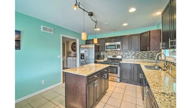 Building Photo - Beautiful Home at Silver Lake