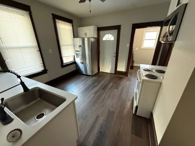 Building Photo - Beautifully Remodeled 3-Bed, 2-Bath Home with Modern Updates