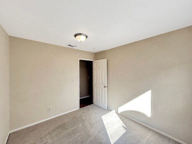 Building Photo - Beautiful 4BD/2BA W/ 2-Car Garage, AC, and...
