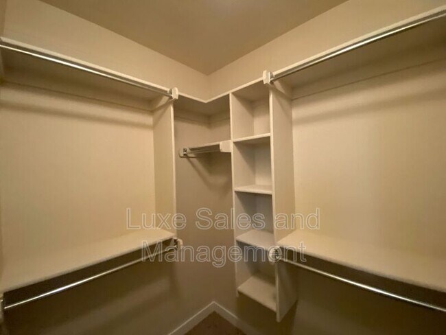 Building Photo - 737 SW 13th St