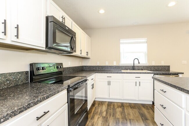 Building Photo - 523 Worcester Ct.