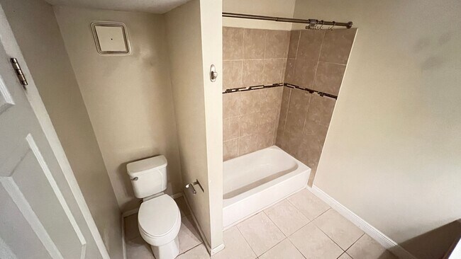 Building Photo - Cozy 2 BD/ 2 BA Apartment in Palm Bay! Washer and Dryer INCLUDED!