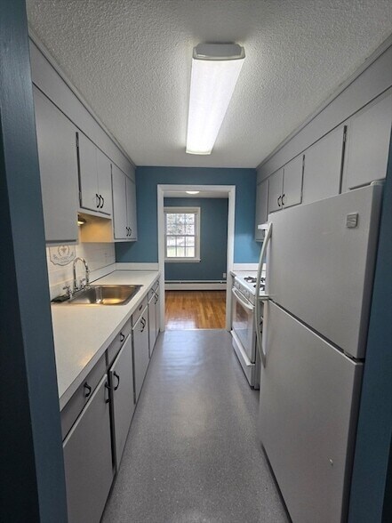 Building Photo - 180 Nesmith St