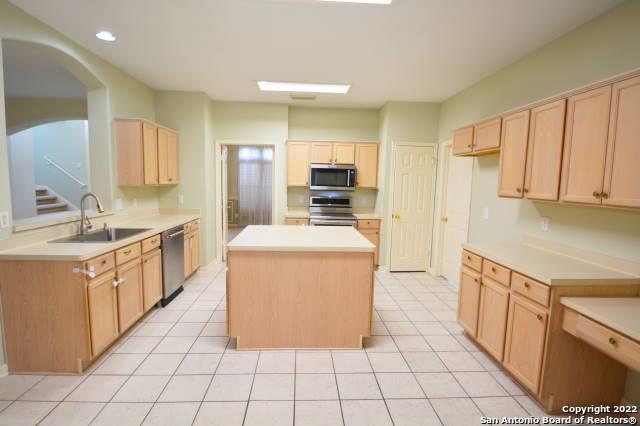 Building Photo - 119 BAYTHORNE-