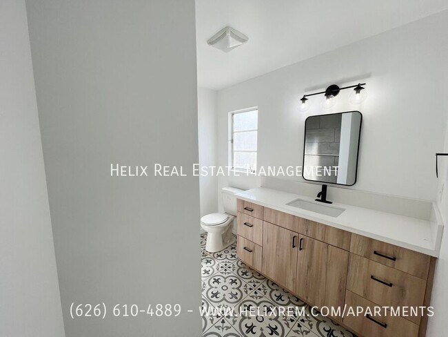 Building Photo - 1313 Huntington Dr