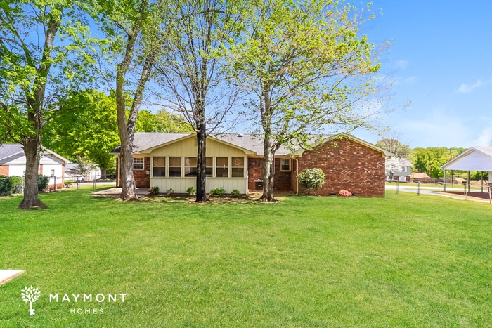 Building Photo - 409 Shamrock Dr