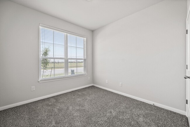 Building Photo - 604 La Parra Bend