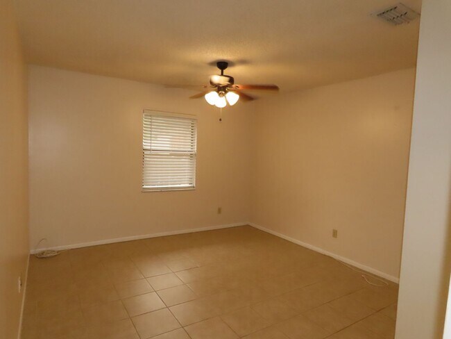 Building Photo - Sunnyside Lakeview 2br/2ba Apartment