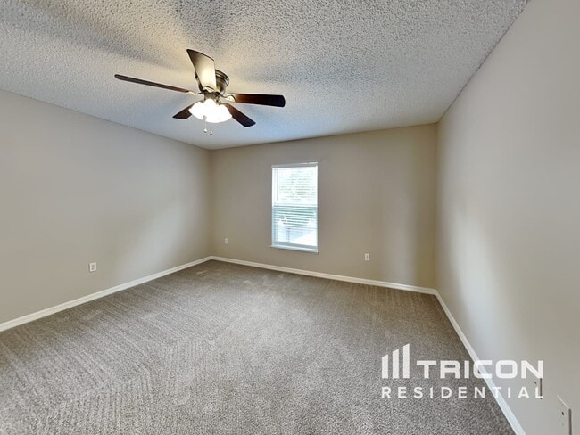 Building Photo - 3013 Whispering Trails Dr