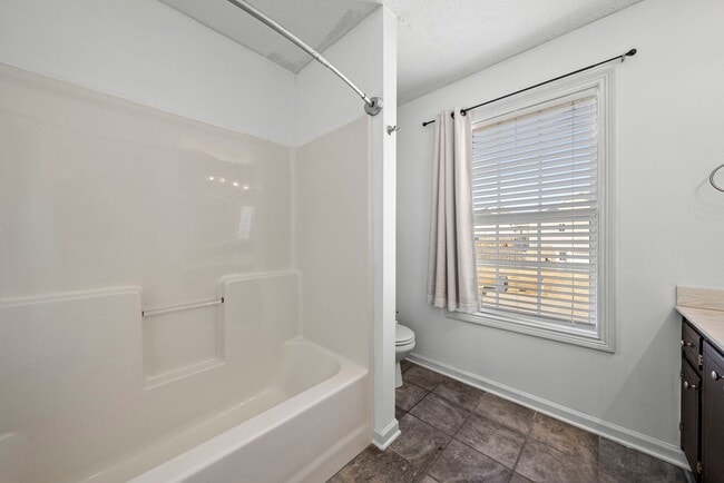 Building Photo - Pet Friendly Five Bedroom with Basement!