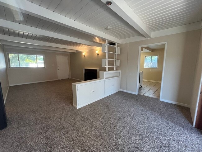 Building Photo - 2 bed 1 bath single family home with back yard and garage space