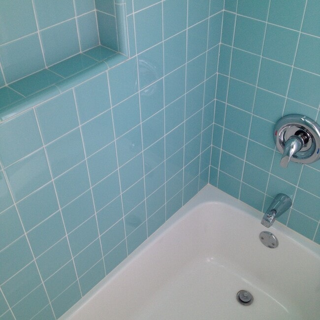 Building Photo - Beautiful 2bd/1ba Upstairs Duplex with a H...