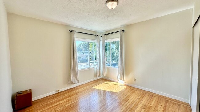 Building Photo - Large & Sunny House & Backyard in a Tranquill Neighborhood of El Cerrito