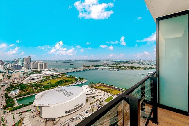 Building Photo - 398 NE 5th St