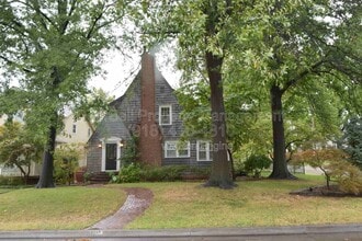 Building Photo - 255 E 27th Pl