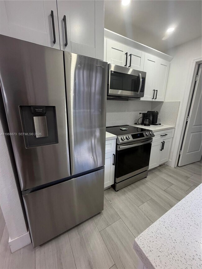 Building Photo - 660 SW 30th Terrace