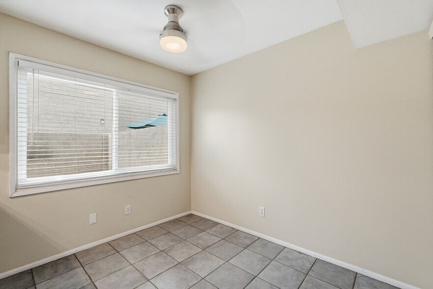 Building Photo - 31 W Pasadena Ave