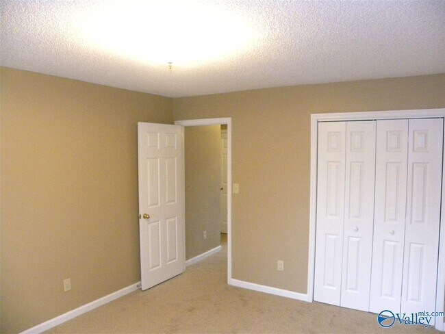 Building Photo - 102 Pam Cir