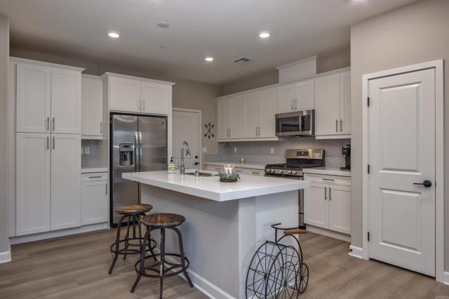 Building Photo - 1089 Delpy View Point