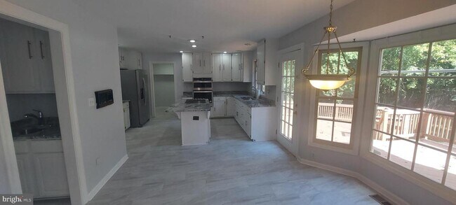 Building Photo - 6135 Fieldcrest Ct
