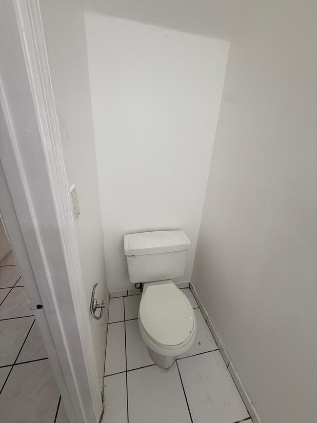 Building Photo - 21300 NE 8th Ct