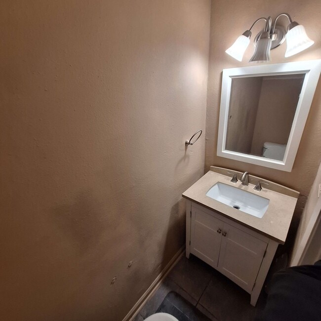 Building Photo - 2117 Giuffras Ave