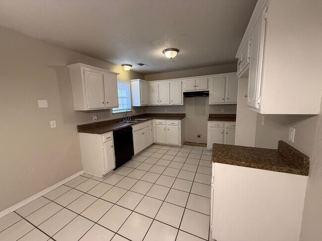 Building Photo - Charming 3 Bedroom Home in Mustang School District