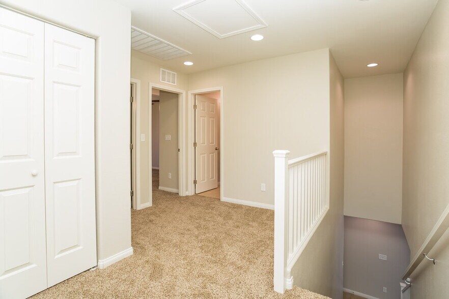 Building Photo - 10607 Seasonable Dr