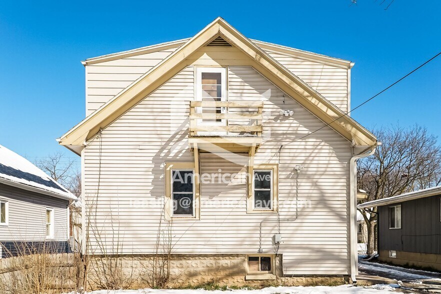 Building Photo - 4037#4101 Lower West Fairmount Avenue, 53209; #730423 - 730423