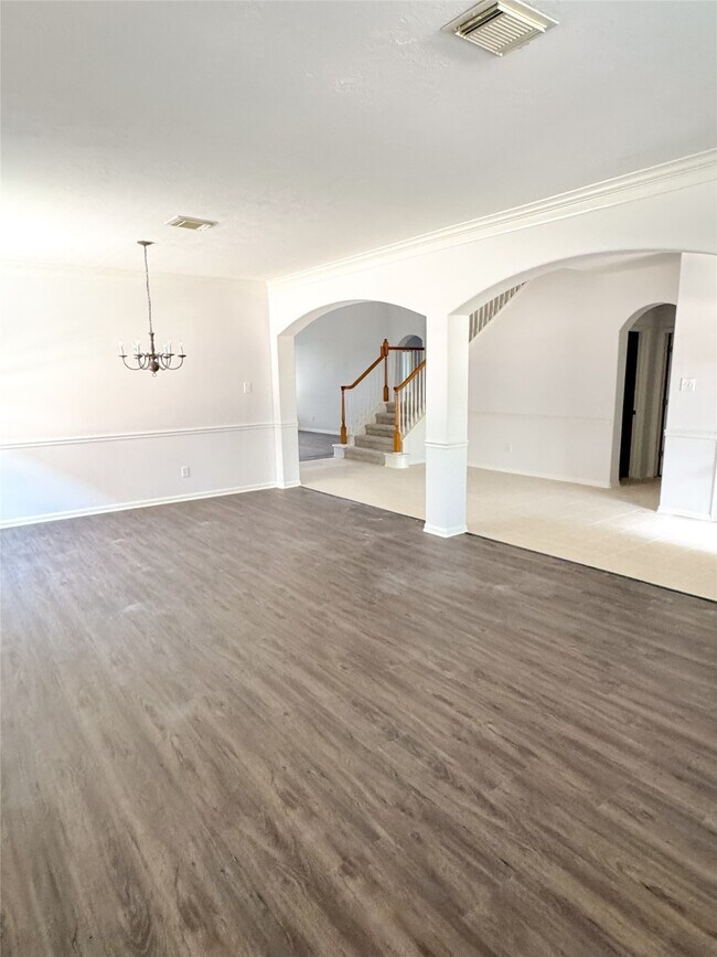 Building Photo - 2111 Blue Water Bay Dr