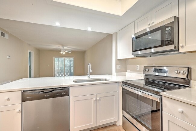 Building Photo - 2162 Bees Ferry Rd