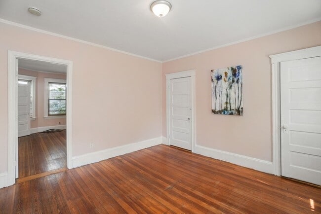 Building Photo - 318 Concord St