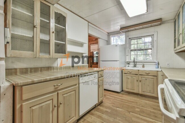 Building Photo - 266 Glenridge Dr
