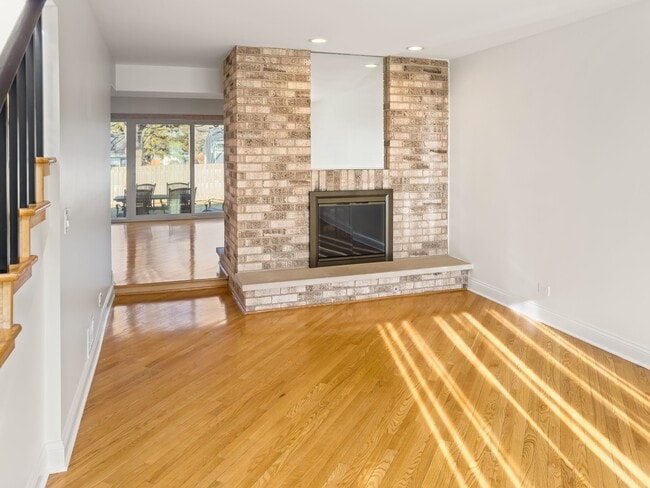 Building Photo - 3320 Lakewood Ct