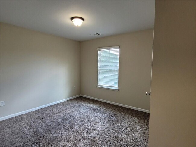 Building Photo - 6010 Stonebrook Ln