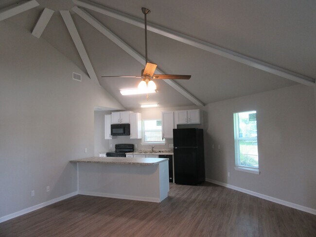 Building Photo - 1300 Grace Ave