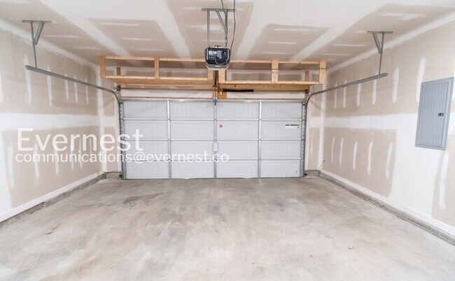 Building Photo - 3-Bed/2.5-Bath Spacious Home/Available Now!